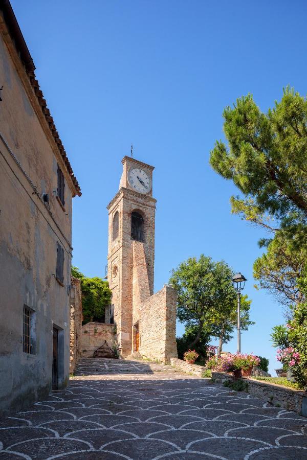 Fronte Mura Castellane - Le Ortensie Di Liliana